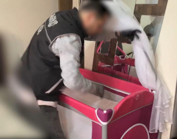 Bebek beşiğinden çıkanları gören şaşkına döndü! Hepsini gizlemişler G3