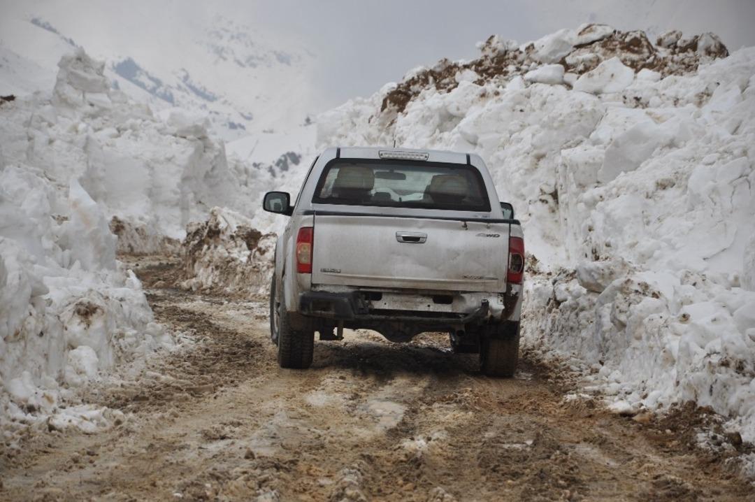 Karla m&uuml;cadele &ccedil;alışması baharda da devam ediyor