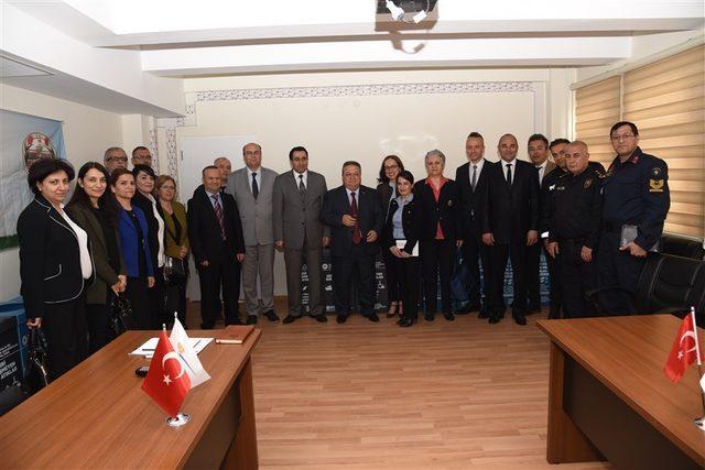 ’Sıfır atık’ projesi kapsamında kurumlara geri dönüşüm kutuları dağıtıldı