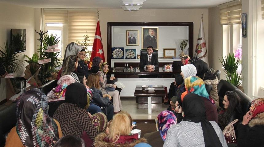 Kadınlardan Başkan Tanğlay&rsquo;a ziyaret