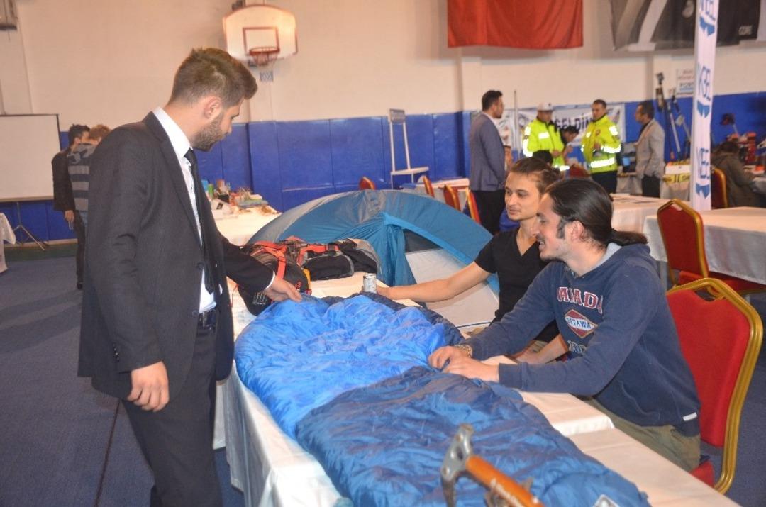 Firmalar mesleklerini &ouml;ğrencilere tanıttı