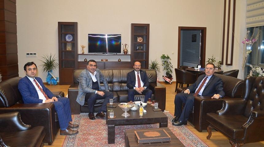 Kamu Başdenetçisi Şeref Malkoç ETÜ Rektörünü ziyaret etti