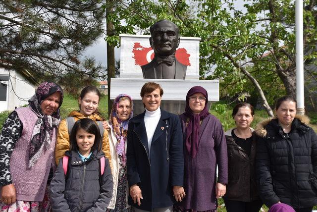 İki üniversite bitirdi, iki üniversitede okurken de köyüne muhtar oldu