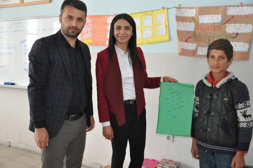 K&ouml;y okulu &ouml;ğrencilerinden geri d&ouml;n&uuml;ş&uuml;m kutusu