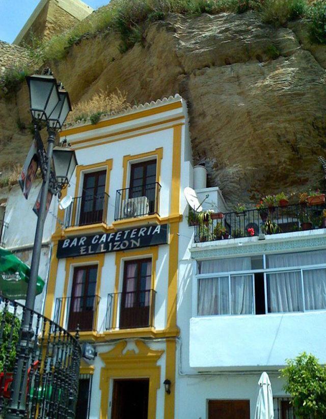 bir-kayanin-altinda-yasamak-setenil-de-las-bodegas-14