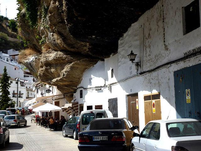 bir-kayanin-altinda-yasamak-setenil-de-las-bodegas-13