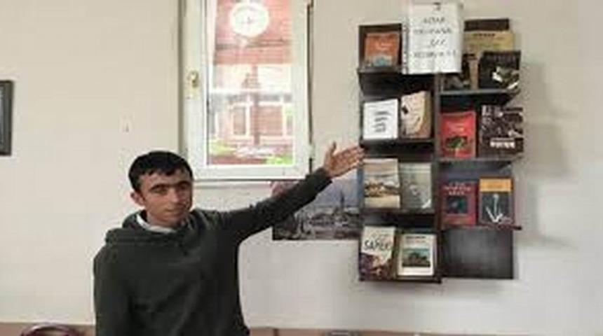 Kitap okuyana çay ve kahve bedava