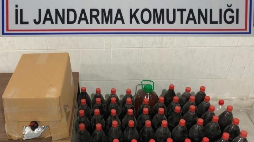 Jandarma 104 litre ka&ccedil;ak şarap yakaladı