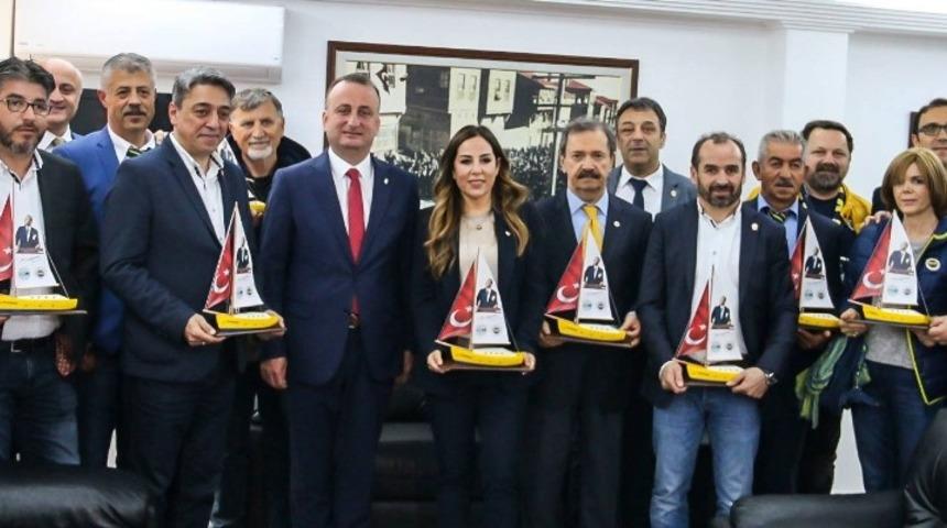 Fenerbah&ccedil;e&rsquo;den Başkan Ayhan&rsquo;a kutlama