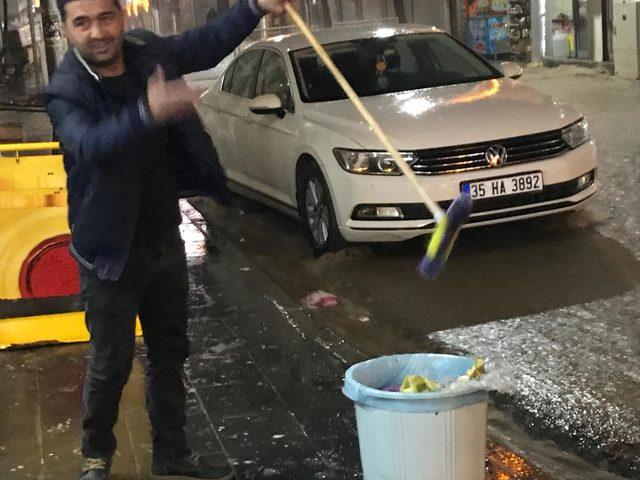 Derik'te yağışlar nedeniyle yollar göle döndü