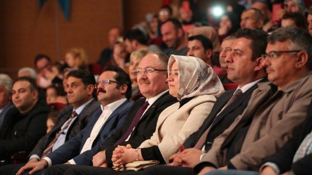 Çocuk korosu geçmişe götürdü