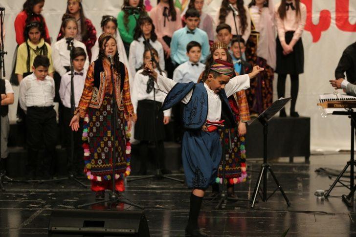 Çocuk korosu geçmişe götürdü G4