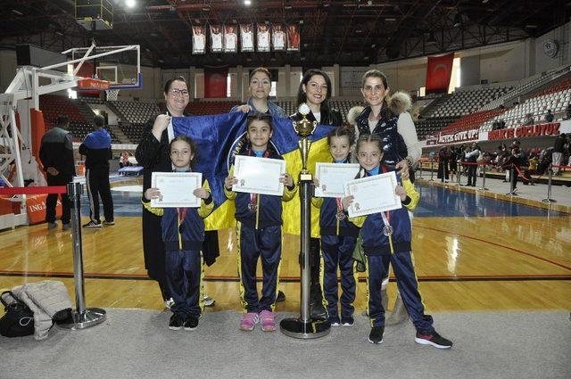 Gaziantep Kolej Vakfı Sporcularının Artistik Cimnastik Başarısı