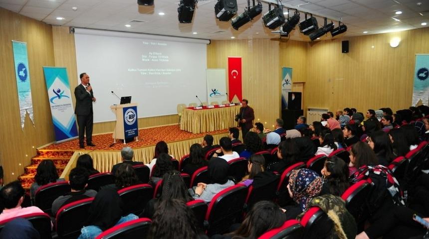 Van YY&Uuml;&rsquo;de "Van&rsquo;ın Gelecekteki Turizm Trentleri" paneli