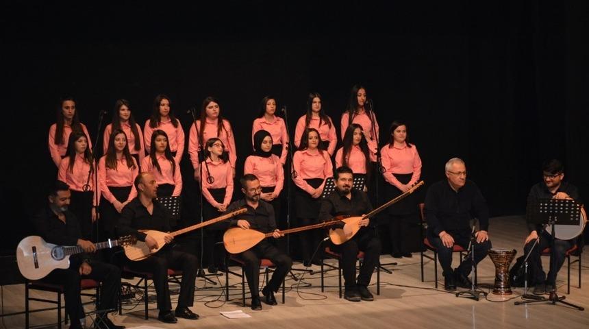 Sevgi Evlerinde kalan &ccedil;ocuklardan konser