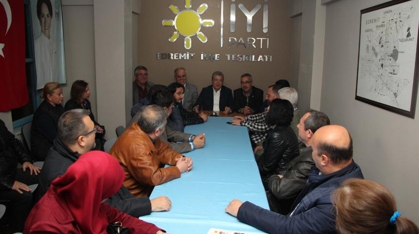 Edremit&rsquo;te CHP&rsquo;li başkan, İYİ Partiyi ziyaret etti