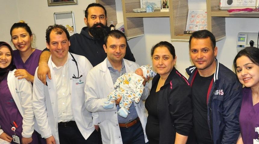 Bebeğe doktorun adı verildi