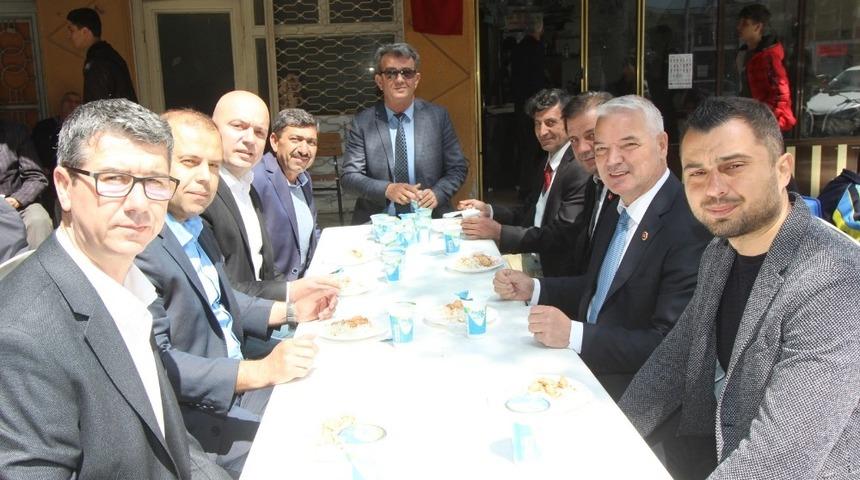 Başkan Bilgin esnafların pilav hayrına katıldı
