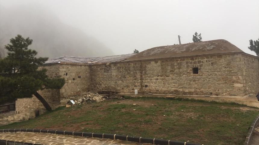 Peygamber türbesinde hırsızlık!