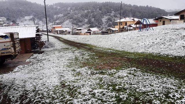 Tokat’ta Nisan ayında kar sürprizi