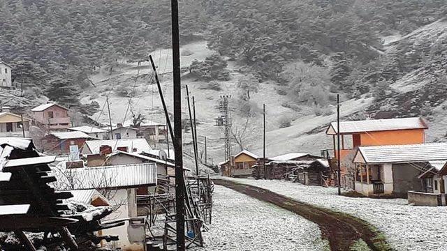 Tokat’ta Nisan ayında kar sürprizi