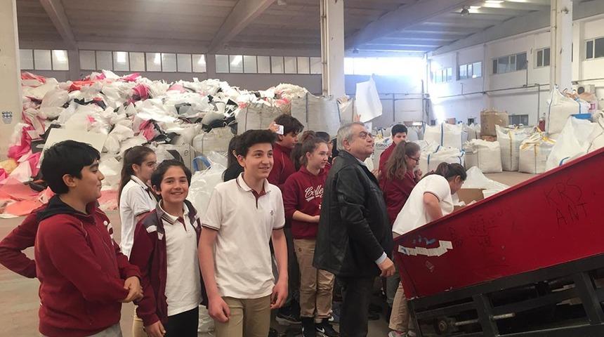 Öğrenciler geri dönüşümü yerinde gördü