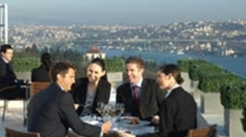 Summit Bar'da Yaz Keyfi