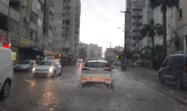 Adana'da dolu ve yağmur etkili oldu