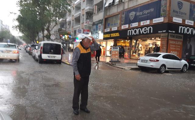 Adana'da dolu ve yağmur etkili oldu