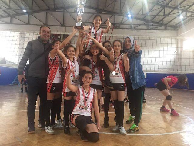 Okullar Arası Voleybol Küçükler İl Birinciliği tamamlandı