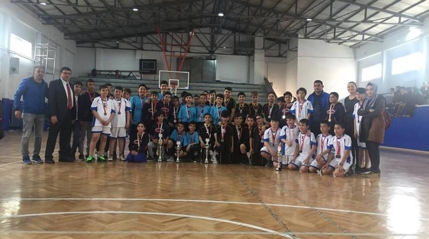 Okullar Arası Voleybol Küçükler İl Birinciliği tamamlandı