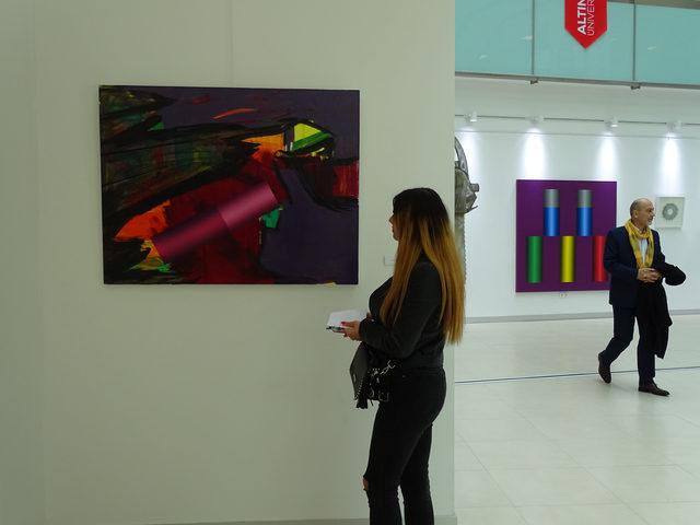 Öğretim elemanlarının eserleriyle ‘Dünya Sanat Günü’ sergisi açıldı