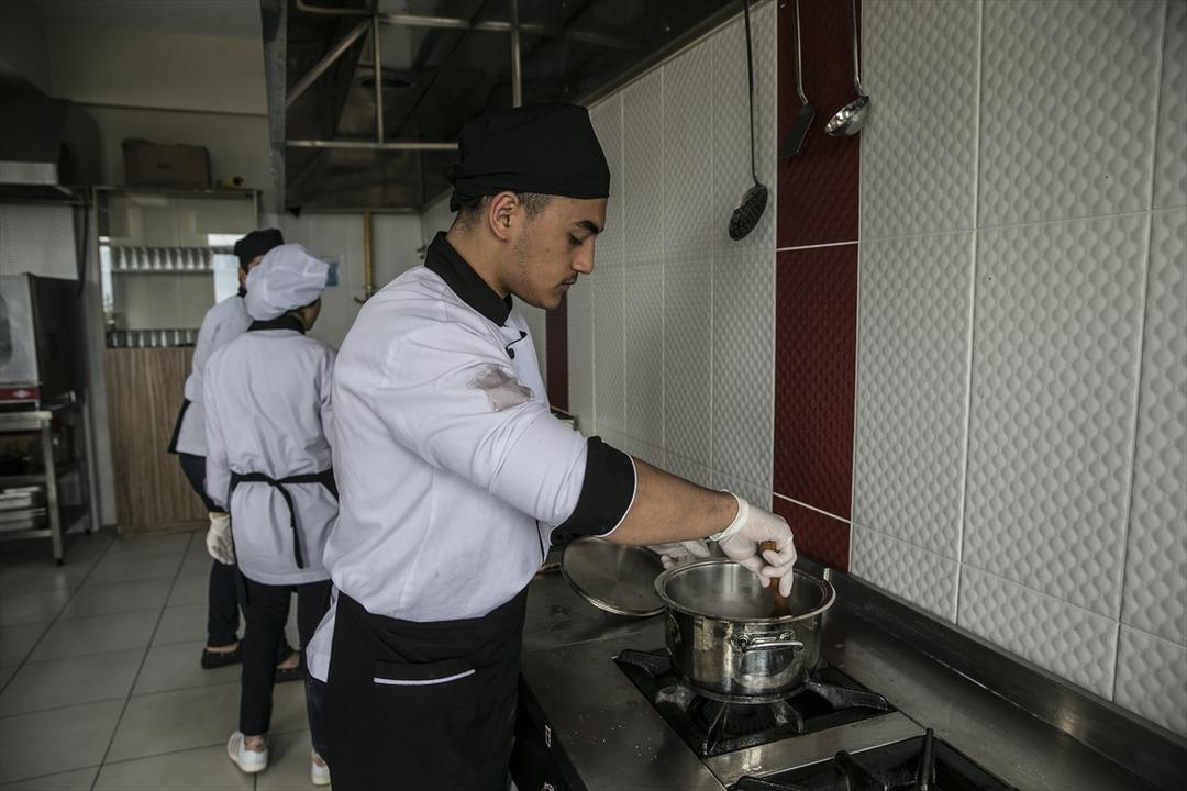 Lisenin kazanı ihtiya&ccedil; sahibi aileler i&ccedil;in kaynıyor