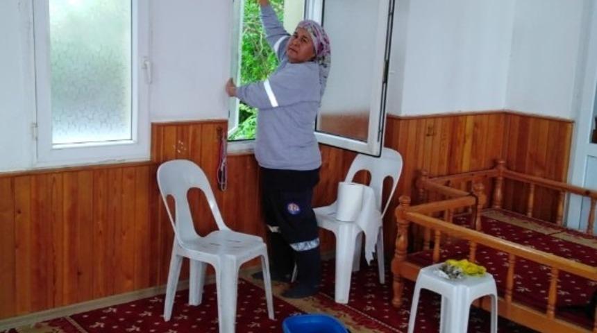 Mezitli&rsquo;deki ibadethaneler Ramazan&rsquo;a hazırlanıyor