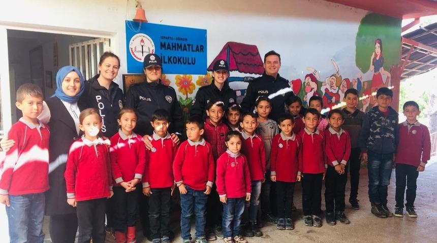 Miniklerden polisleri duygulandıran mektuplar