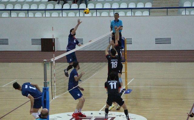 FÜ’de, Voleybol 1. Lig müsabakaları başladı