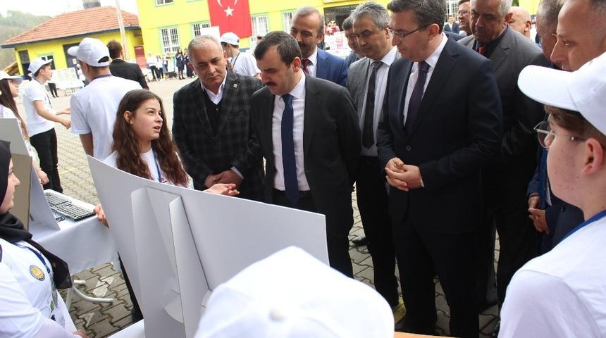 Lise &ouml;ğrencilerinden T&Uuml;BİTAK Bilim Fuarı