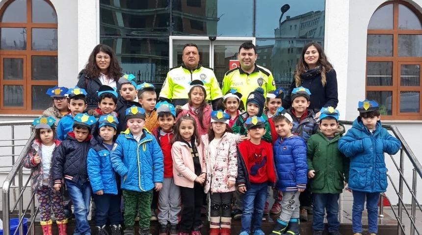 Ana sınıfı &ouml;ğrencileri Emniyet M&uuml;d&uuml;rl&uuml;ğ&uuml;&rsquo;n&uuml; ziyaret etti