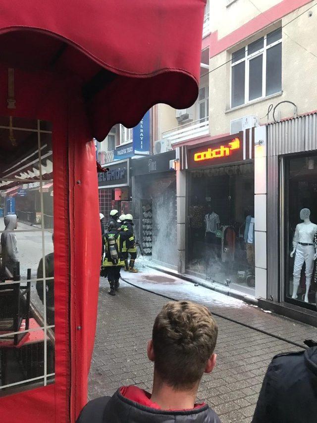 Kafeler Caddesi’nde korkutan yangın