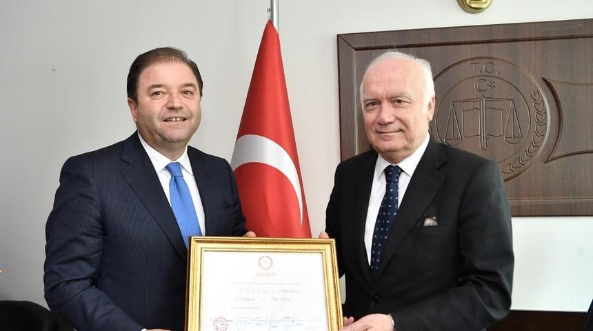 Maltepe Belediye Başkanı Ali Kılı&ccedil; mazbatasını aldı