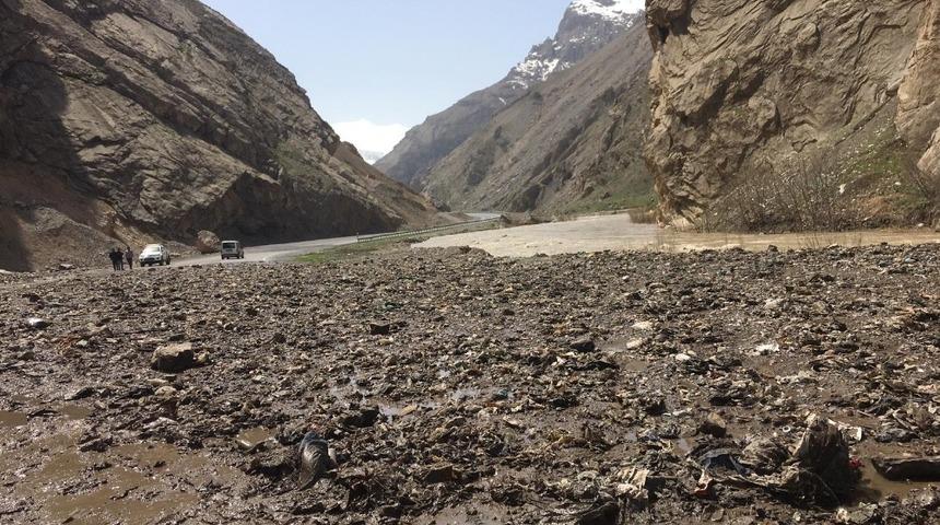 Hakkari-Çukurca karayolu ulaşıma kapandı