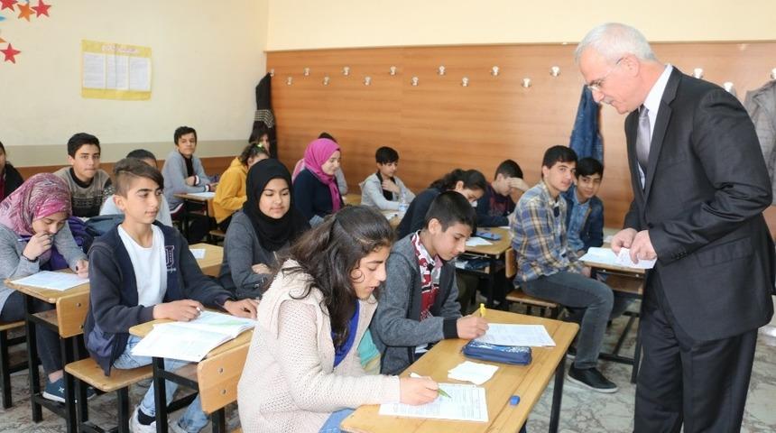 Şanlıurfa&rsquo;da &ouml;ğrencilere deneme sınavı yapıldı
