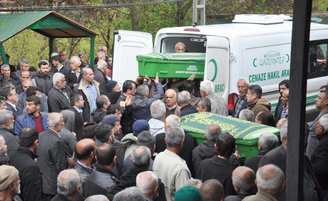 Gaziantep'teki kazada ölen 4 kişi toprağa verildi