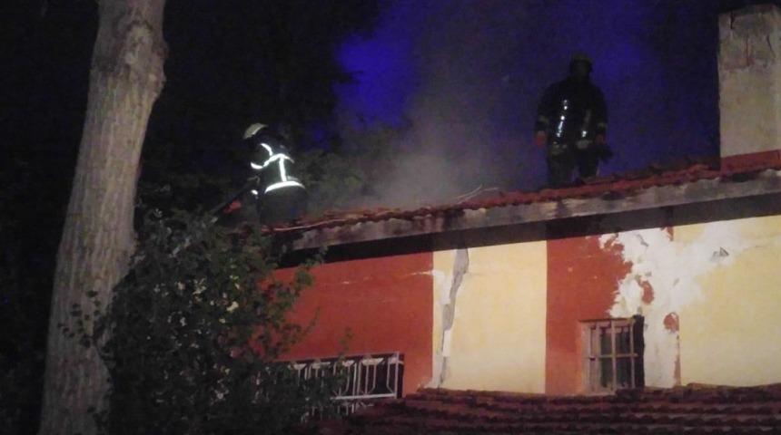 Metruk binadaki yangın korkuttu