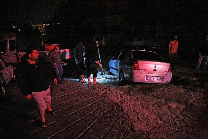 Hatay'da sağanak yağış hayatı felç etti G3