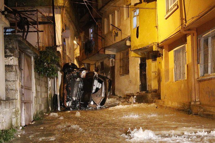 Hatay'da sağanak yağış hayatı felç etti G4