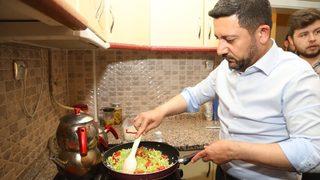 Öğrenciler istedi, Belediye Başkanı menemen yaptı