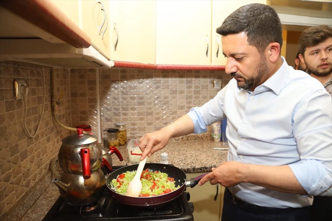 &Ouml;ğrenciler istedi, Belediye Başkanı menemen yaptı