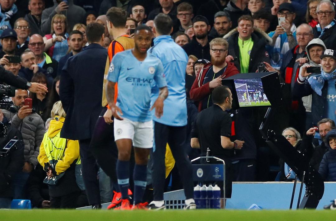 Manchester City -  Tottenham ma&ccedil;ında C&uuml;neyt &Ccedil;akır'dan kritik kararlar