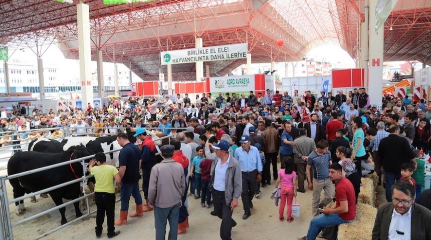 Burdur Fuarı&rsquo;ndan &uuml;reticiye destek